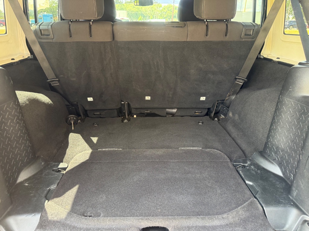 2016 Jeep Wrangler Unlimited Sahara - Photo 12