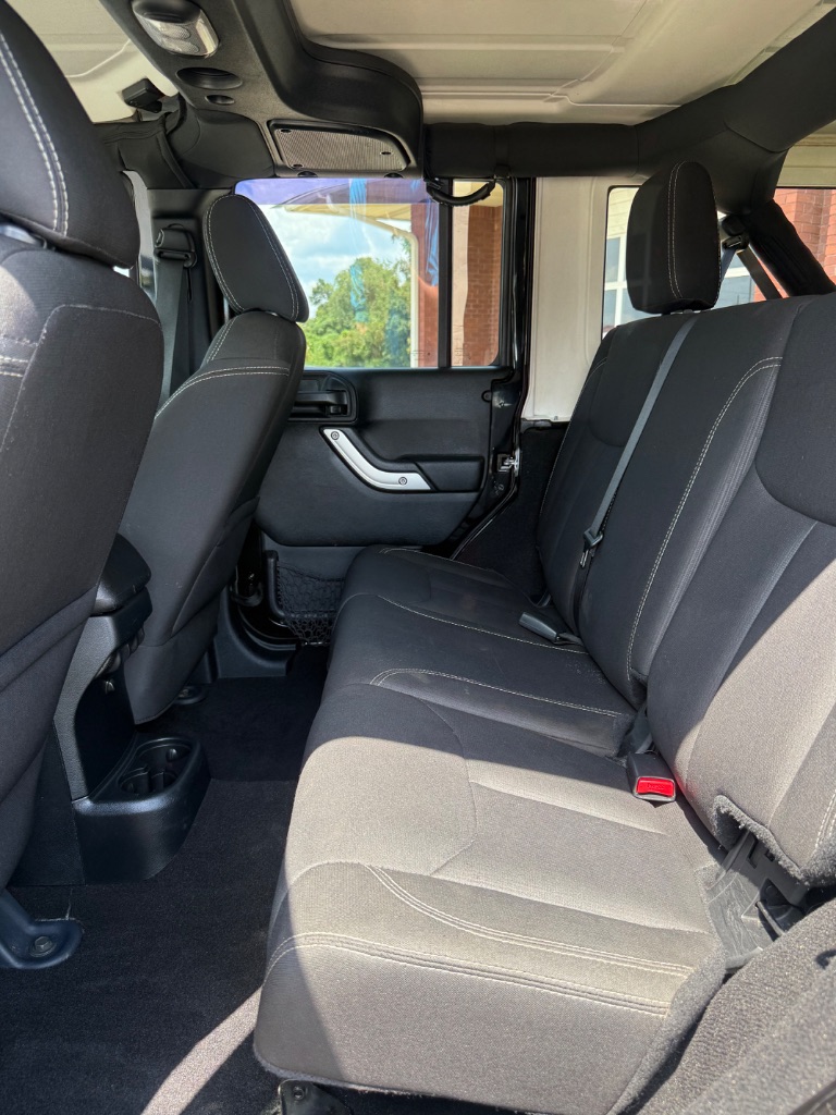 2016 Jeep Wrangler Unlimited Sahara - Photo 11